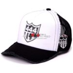 ヨシノリコタケ 帽子 ナンバー444エンブレム×トランプアイコン 白キャップ-2025AW