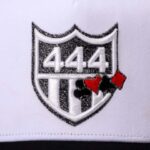 ヨシノリコタケ 帽子 ナンバー444エンブレム×トランプアイコン 白キャップ-2025AW