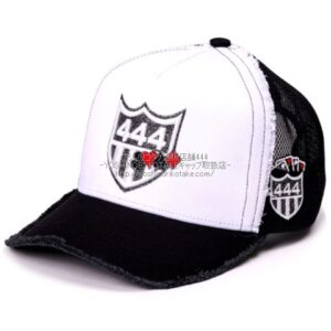 ヨシノリコタケ 帽子 ナンバー444エンブレム×トランプアイコン 白キャップ-2025AW